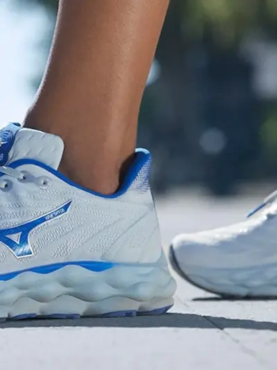 Closeup of Mizuno Wave Sky 8 on model