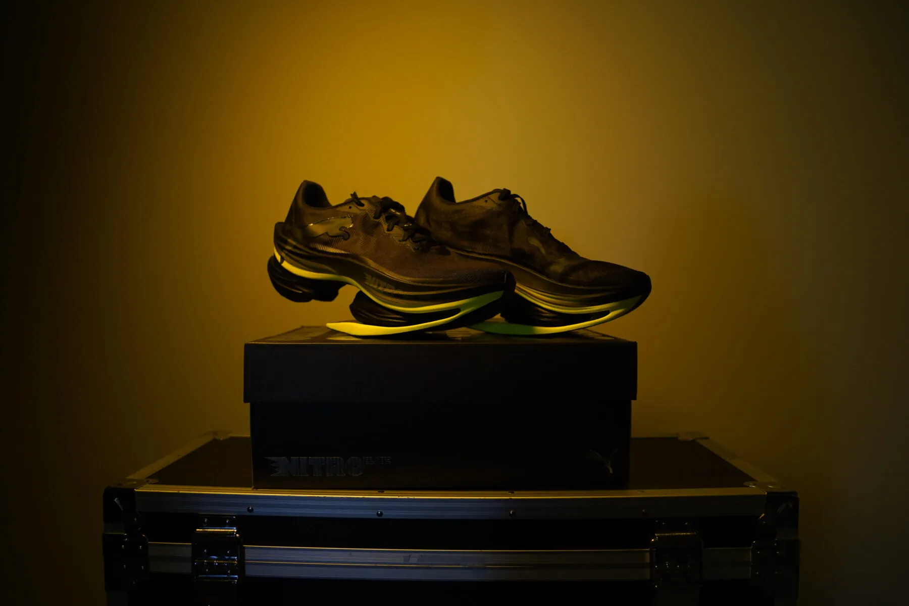 puma fast rb shoes on box